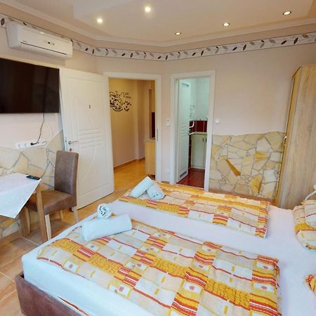 Cristian Apartman Hajduszoboszlo Exterior foto
