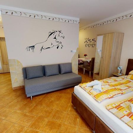 Cristian Apartman Hajduszoboszlo Exterior foto
