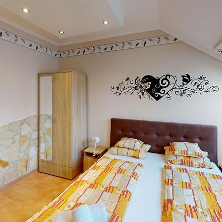 Cristian Apartman Hajduszoboszlo Exterior foto