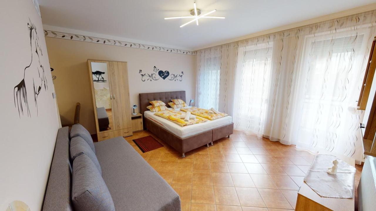 Cristian Apartman Hajduszoboszlo Exterior foto