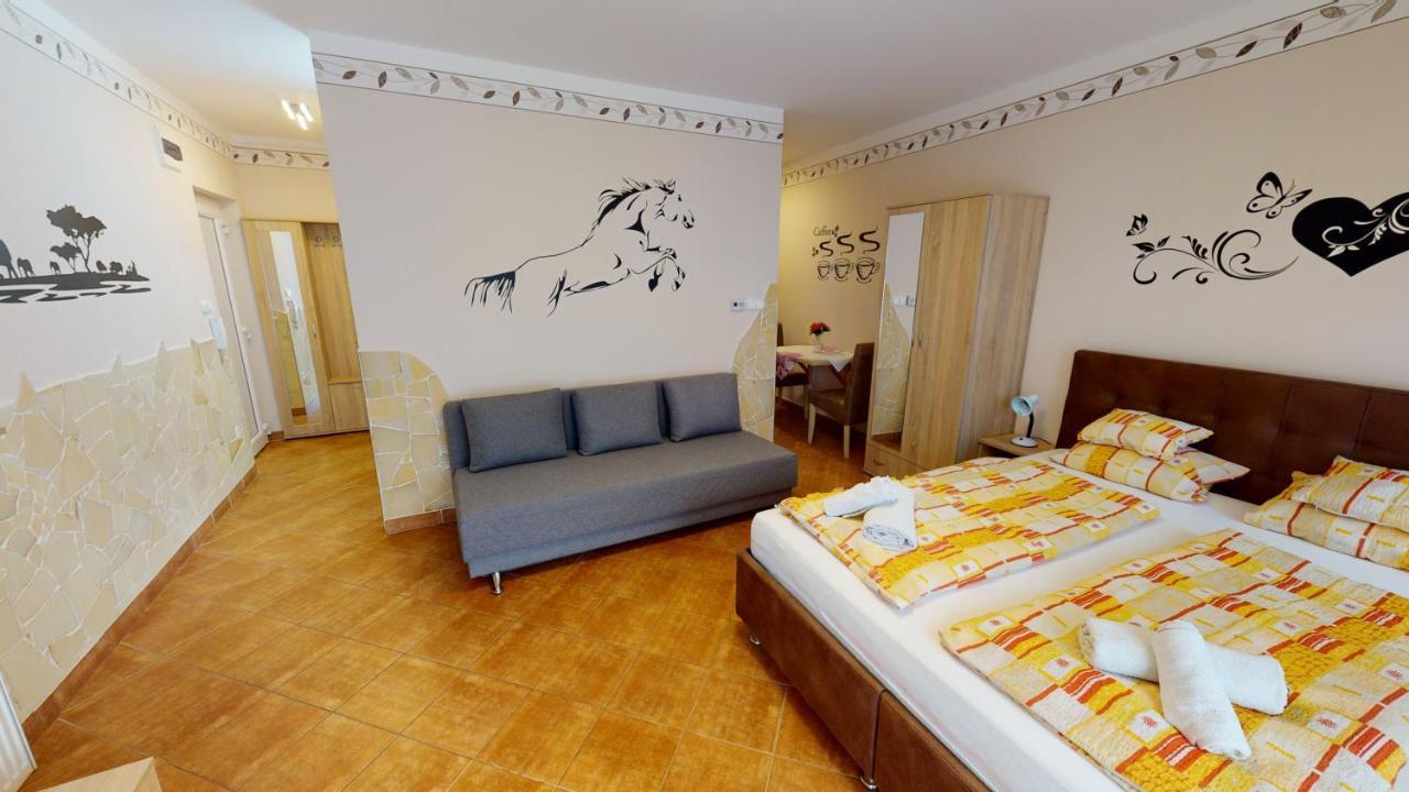 Cristian Apartman Hajduszoboszlo Exterior foto