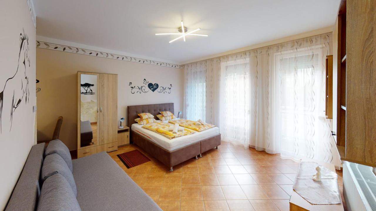 Cristian Apartman Hajduszoboszlo Exterior foto